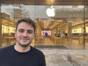 Amateur Apple Store Photography