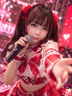 Red Idol Concert Close-Up